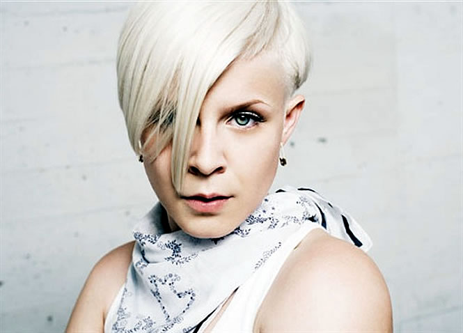 Robyn - Call your girlfriend