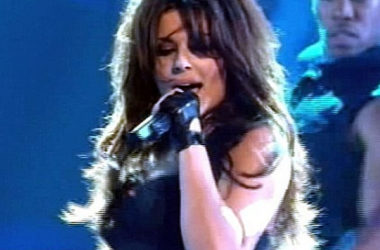 Cheryl Cole gives us un "epic fail" on the stage of "Stand up for cancer"