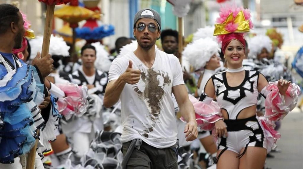 Enrique Iglesias announces new video "Súbeme la Radio" in Cuba