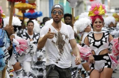 Enrique Iglesias announces new video "Súbeme la Radio" in Cuba